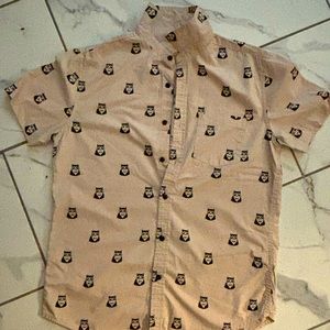 An American brand crème, with racoons with tuxedo from forever 21 men